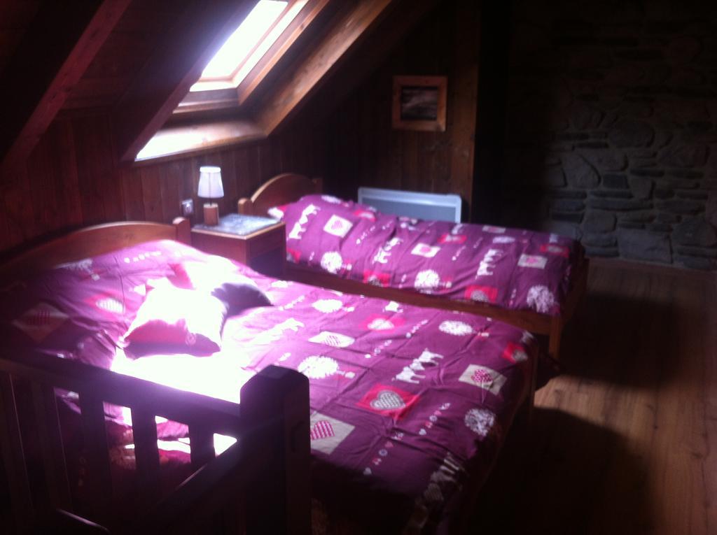 Gites Au Chant Des Marmites Saint-Lary-Soulan Quarto foto