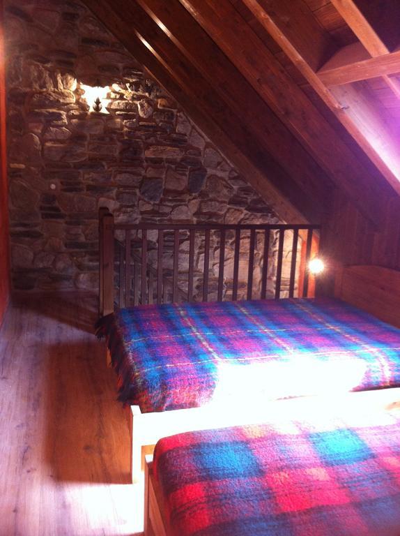 Gites Au Chant Des Marmites Saint-Lary-Soulan Quarto foto