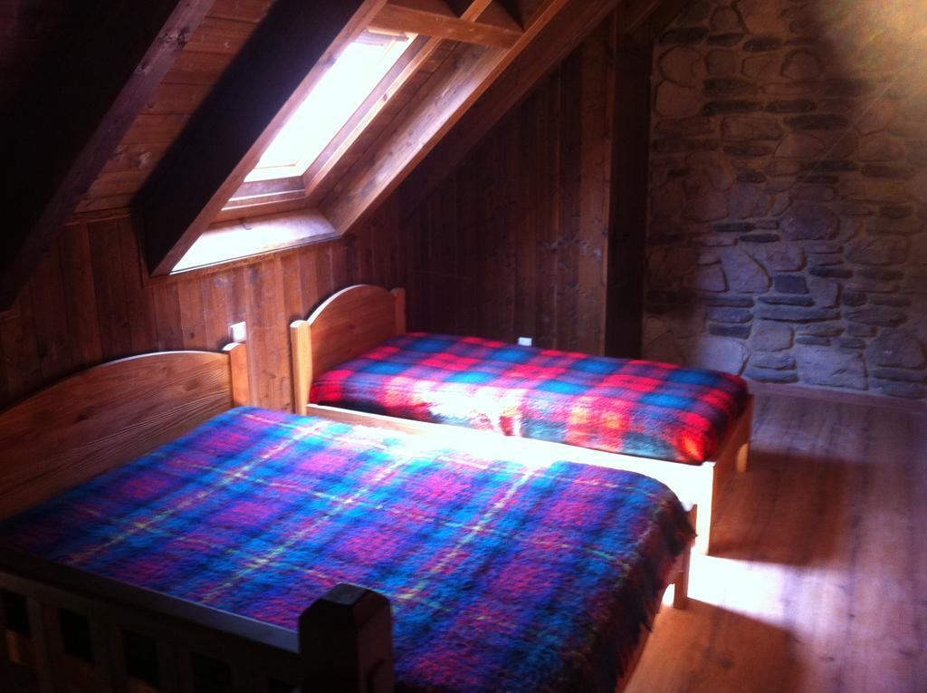 Gites Au Chant Des Marmites Saint-Lary-Soulan Quarto foto